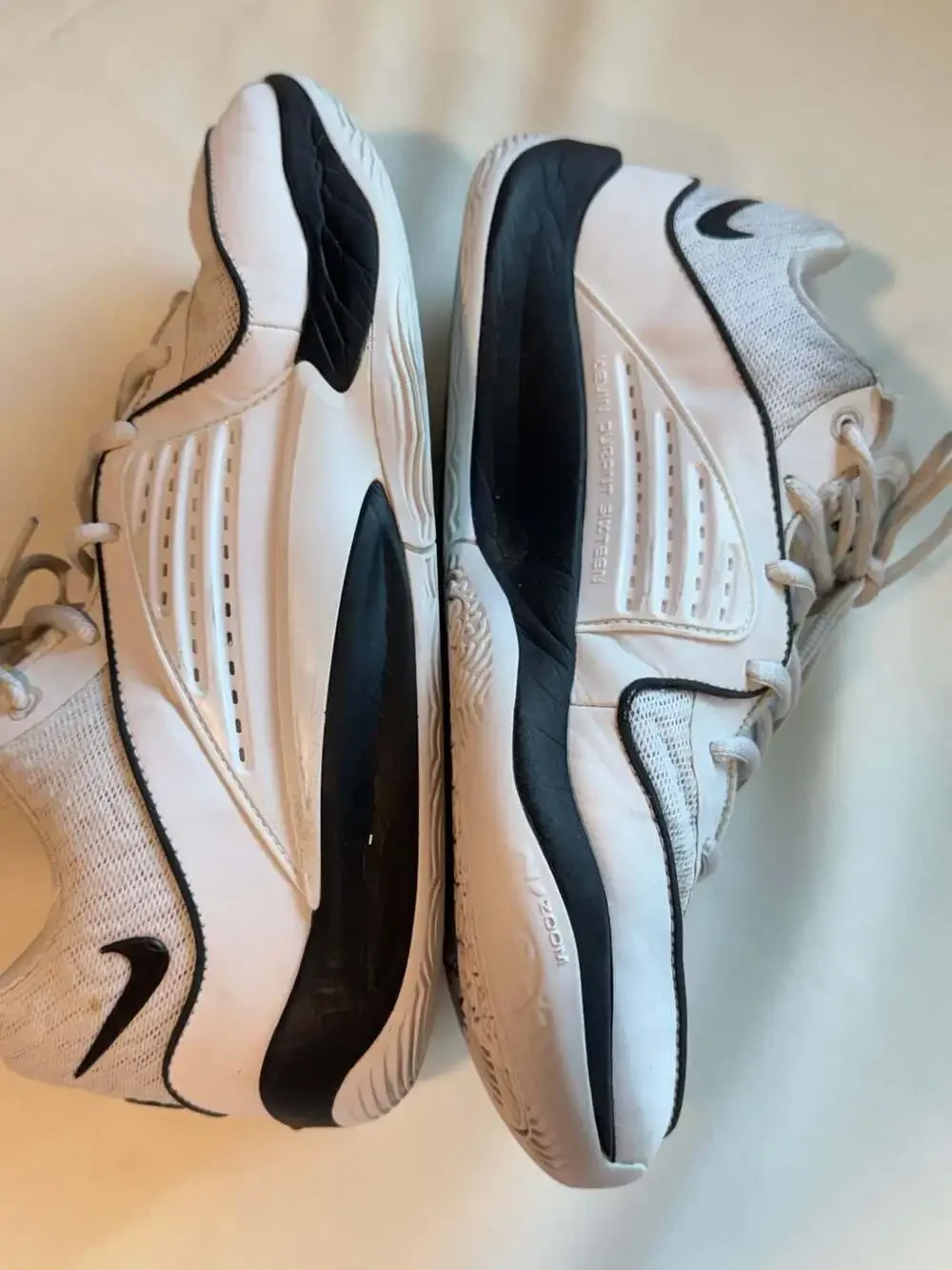 Nike G.T. Cut Academy Basketball Shoes White Black Men’s Size 10